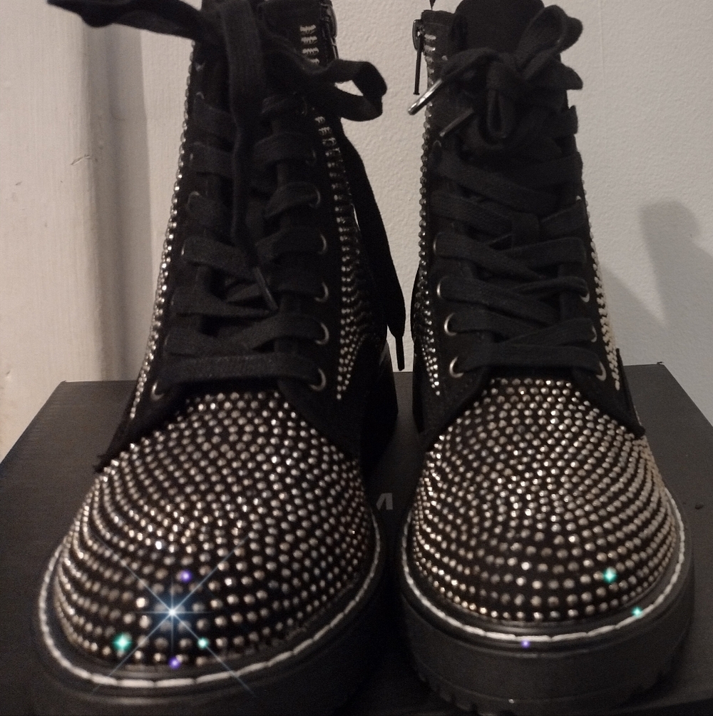 NEW STEVE MADDEN Studded Black Ankle Boots - Picture 3 of 7